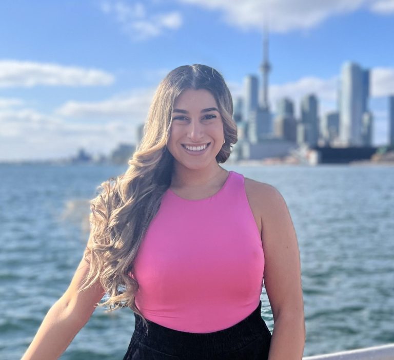 Alicia Tghlian Headshot